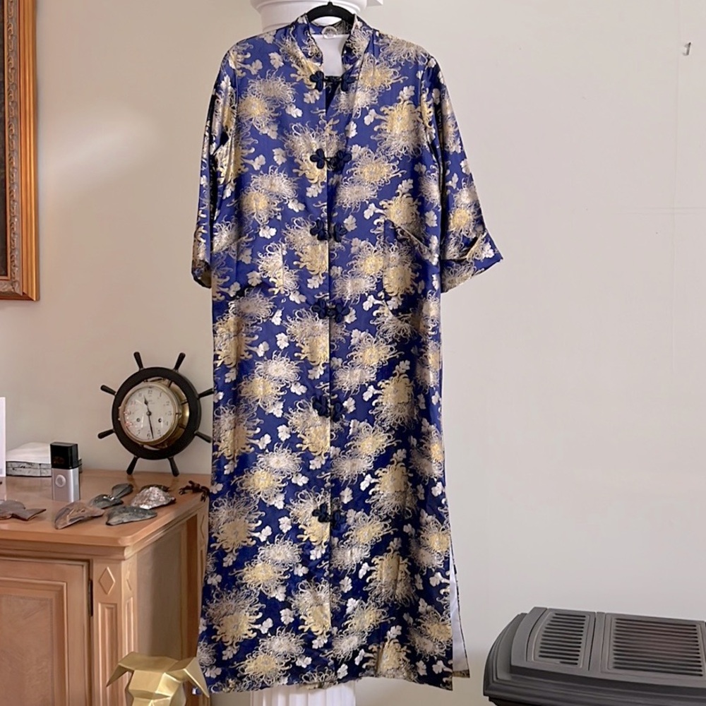 Vintage Japanese Kimono 👘 Silk Robe Fully Lined has flaws Sz M See Measurements